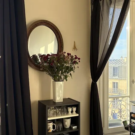 Sunny With Seine View Apartment Paris