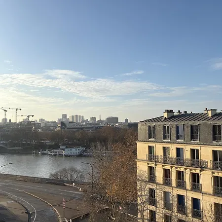 Sunny With Seine View Apartment *