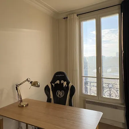 Sunny With Seine View Apartment Paris