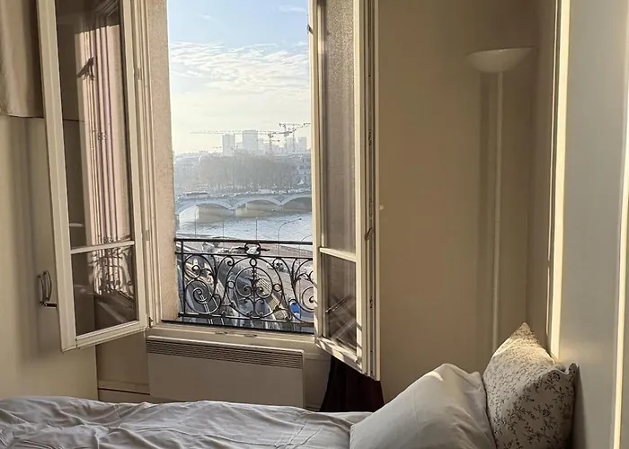 Sunny With Seine View شقة باريس