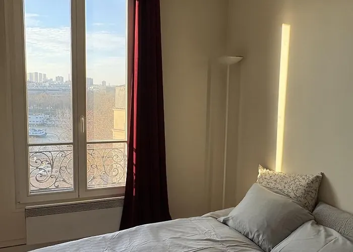 Sunny With Seine View شقة باريس