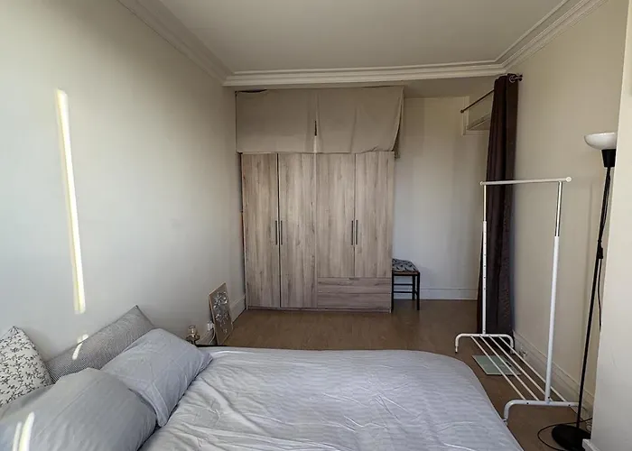 Sunny With Seine View *